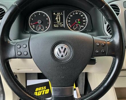 Серый Фольксваген Тигуан, объемом двигателя 2 л и пробегом 244 тыс. км за 11000 $, фото 12 на Automoto.ua