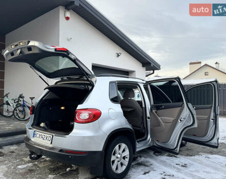 Сірий Фольксваген Тігуан, об'ємом двигуна 2 л та пробігом 157 тис. км за 9900 $, фото 43 на Automoto.ua