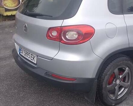 Сірий Фольксваген Тігуан, об'ємом двигуна 2 л та пробігом 250 тис. км за 10800 $, фото 6 на Automoto.ua