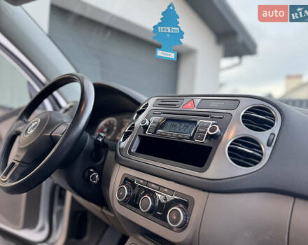 Сірий Фольксваген Тігуан, об'ємом двигуна 2 л та пробігом 157 тис. км за 9900 $, фото 35 на Automoto.ua