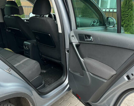 Серый Фольксваген Тигуан, объемом двигателя 1.97 л и пробегом 124 тыс. км за 11000 $, фото 3 на Automoto.ua