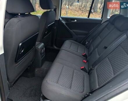 Сірий Фольксваген Тігуан, об'ємом двигуна 2 л та пробігом 194 тис. км за 10800 $, фото 10 на Automoto.ua