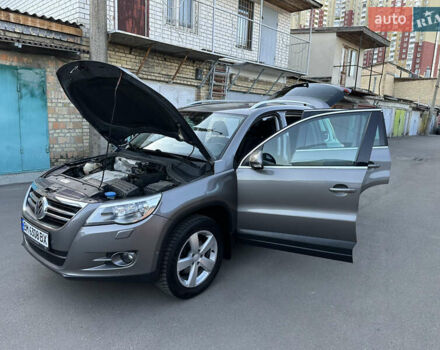 Сірий Фольксваген Тігуан, об'ємом двигуна 2 л та пробігом 219 тис. км за 12600 $, фото 30 на Automoto.ua