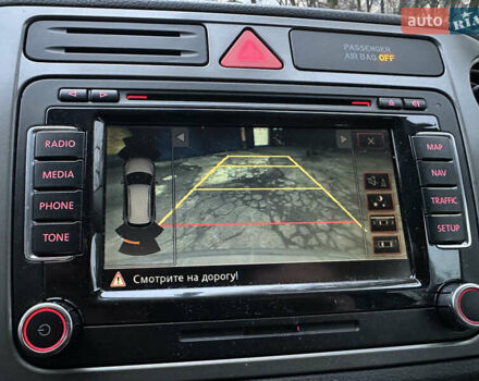 Серый Фольксваген Тигуан, объемом двигателя 1.98 л и пробегом 240 тыс. км за 11500 $, фото 41 на Automoto.ua