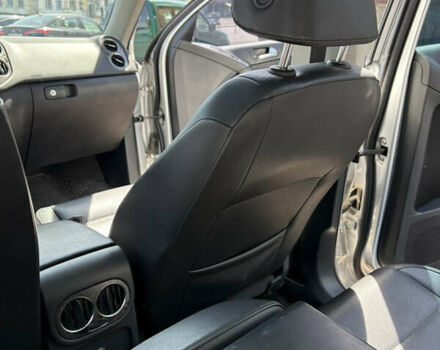 Серый Фольксваген Тигуан, объемом двигателя 1.98 л и пробегом 175 тыс. км за 10000 $, фото 13 на Automoto.ua