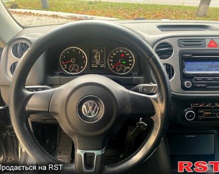Сірий Фольксваген Тігуан, об'ємом двигуна 2 л та пробігом 165 тис. км за 10000 $, фото 7 на Automoto.ua