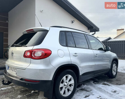 Сірий Фольксваген Тігуан, об'ємом двигуна 2 л та пробігом 157 тис. км за 9900 $, фото 14 на Automoto.ua