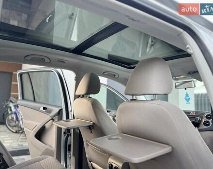 Сірий Фольксваген Тігуан, об'ємом двигуна 2 л та пробігом 157 тис. км за 9900 $, фото 30 на Automoto.ua