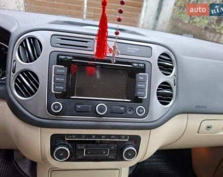 Серый Фольксваген Тигуан, объемом двигателя 1.97 л и пробегом 223 тыс. км за 15800 $, фото 52 на Automoto.ua