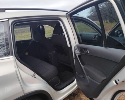 Серый Фольксваген Тигуан, объемом двигателя 2 л и пробегом 194 тыс. км за 10800 $, фото 9 на Automoto.ua