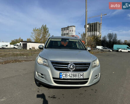 Сірий Фольксваген Тігуан, об'ємом двигуна 2 л та пробігом 295 тис. км за 8700 $, фото 1 на Automoto.ua