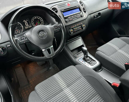 Сірий Фольксваген Тігуан, об'ємом двигуна 1.97 л та пробігом 285 тис. км за 10800 $, фото 3 на Automoto.ua