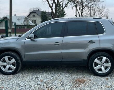 Серый Фольксваген Тигуан, объемом двигателя 2 л и пробегом 244 тыс. км за 11000 $, фото 4 на Automoto.ua