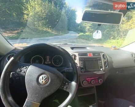 Серый Фольксваген Тигуан, объемом двигателя 1.98 л и пробегом 170 тыс. км за 10300 $, фото 3 на Automoto.ua