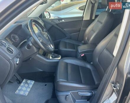 Серый Фольксваген Тигуан, объемом двигателя 2 л и пробегом 201 тыс. км за 11400 $, фото 12 на Automoto.ua