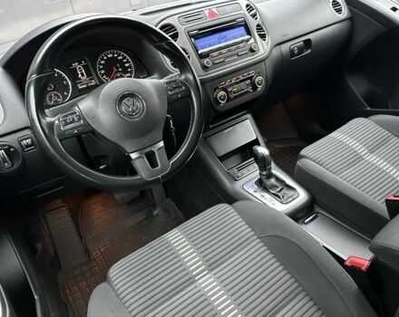 Сірий Фольксваген Тігуан, об'ємом двигуна 2 л та пробігом 262 тис. км за 10800 $, фото 6 на Automoto.ua