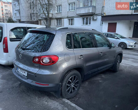 Серый Фольксваген Тигуан, объемом двигателя 2 л и пробегом 280 тыс. км за 10000 $, фото 6 на Automoto.ua