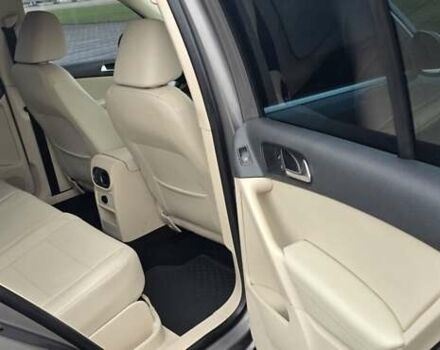 Сірий Фольксваген Тігуан, об'ємом двигуна 2 л та пробігом 191 тис. км за 9200 $, фото 22 на Automoto.ua