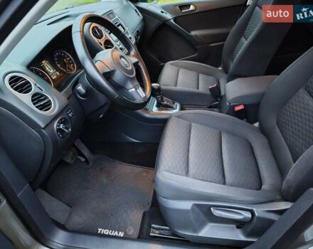 Сірий Фольксваген Тігуан, об'ємом двигуна 2 л та пробігом 115 тис. км за 11200 $, фото 31 на Automoto.ua