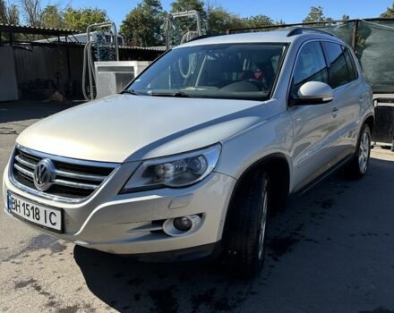 Серый Фольксваген Тигуан, объемом двигателя 2 л и пробегом 132 тыс. км за 10900 $, фото 4 на Automoto.ua