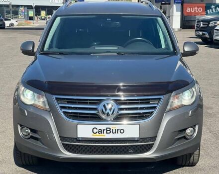 Серый Фольксваген Тигуан, объемом двигателя 2 л и пробегом 201 тыс. км за 11400 $, фото 3 на Automoto.ua