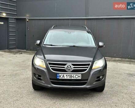 Серый Фольксваген Тигуан, объемом двигателя 2 л и пробегом 285 тыс. км за 10450 $, фото 6 на Automoto.ua