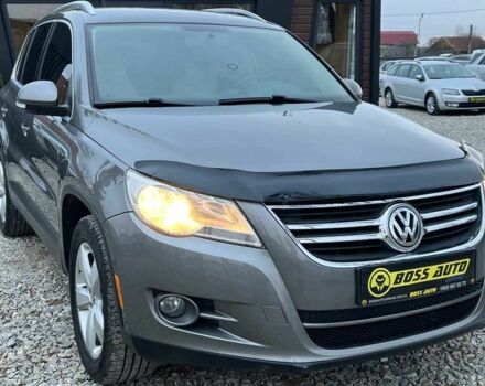 Серый Фольксваген Тигуан, объемом двигателя 2 л и пробегом 244 тыс. км за 11000 $, фото 1 на Automoto.ua