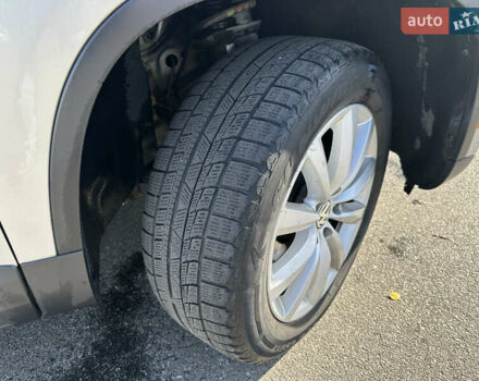 Сірий Фольксваген Тігуан, об'ємом двигуна 2 л та пробігом 295 тис. км за 8700 $, фото 8 на Automoto.ua