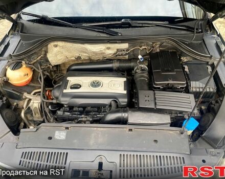 Сірий Фольксваген Тігуан, об'ємом двигуна 2 л та пробігом 165 тис. км за 10000 $, фото 9 на Automoto.ua