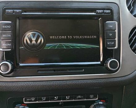 Сірий Фольксваген Тігуан, об'ємом двигуна 2 л та пробігом 345 тис. км за 10800 $, фото 4 на Automoto.ua