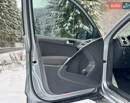 Серый Фольксваген Тигуан, объемом двигателя 2 л и пробегом 265 тыс. км за 11500 $, фото 46 на Automoto.ua