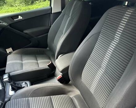 Сірий Фольксваген Тігуан, об'ємом двигуна 2 л та пробігом 268 тис. км за 11600 $, фото 35 на Automoto.ua