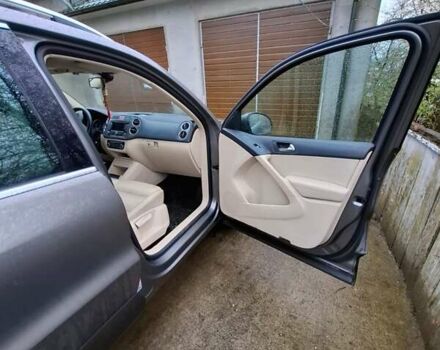 Серый Фольксваген Тигуан, объемом двигателя 1.97 л и пробегом 223 тыс. км за 15800 $, фото 20 на Automoto.ua