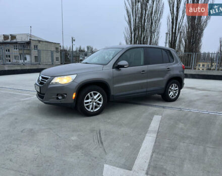 Серый Фольксваген Тигуан, объемом двигателя 1.98 л и пробегом 240 тыс. км за 11500 $, фото 5 на Automoto.ua