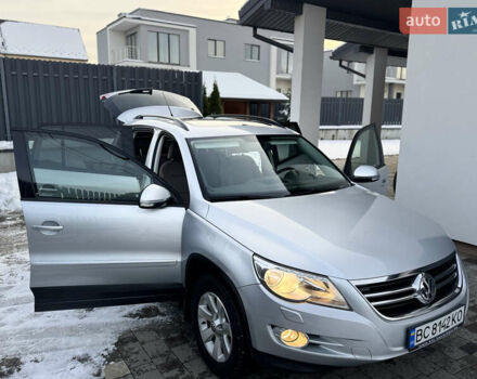 Сірий Фольксваген Тігуан, об'ємом двигуна 2 л та пробігом 157 тис. км за 9900 $, фото 44 на Automoto.ua