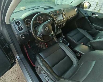 Сірий Фольксваген Тігуан, об'ємом двигуна 2 л та пробігом 288 тис. км за 9000 $, фото 21 на Automoto.ua