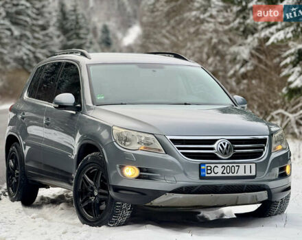 Серый Фольксваген Тигуан, объемом двигателя 2 л и пробегом 265 тыс. км за 11500 $, фото 1 на Automoto.ua
