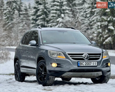 Серый Фольксваген Тигуан, объемом двигателя 2 л и пробегом 265 тыс. км за 11500 $, фото 11 на Automoto.ua