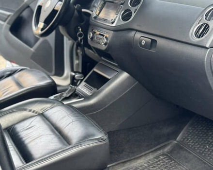 Серый Фольксваген Тигуан, объемом двигателя 2 л и пробегом 225 тыс. км за 11500 $, фото 50 на Automoto.ua