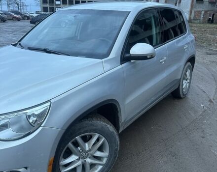 Сірий Фольксваген Тігуан, об'ємом двигуна 2 л та пробігом 300 тис. км за 9000 $, фото 2 на Automoto.ua