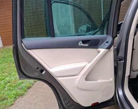 Серый Фольксваген Тигуан, объемом двигателя 1.97 л и пробегом 223 тыс. км за 15800 $, фото 7 на Automoto.ua