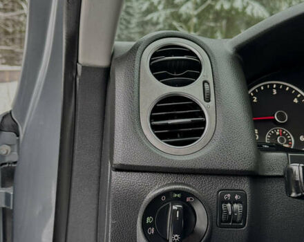 Серый Фольксваген Тигуан, объемом двигателя 2 л и пробегом 265 тыс. км за 11500 $, фото 48 на Automoto.ua