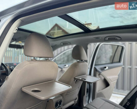 Сірий Фольксваген Тігуан, об'ємом двигуна 2 л та пробігом 157 тис. км за 9900 $, фото 27 на Automoto.ua