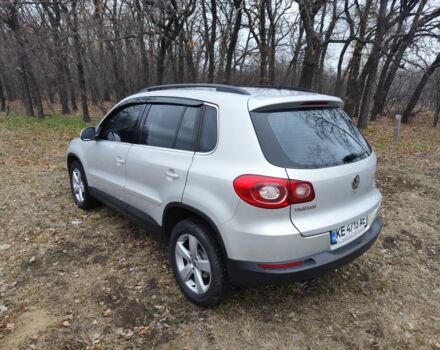 Серый Фольксваген Тигуан, объемом двигателя 2 л и пробегом 194 тыс. км за 10800 $, фото 3 на Automoto.ua