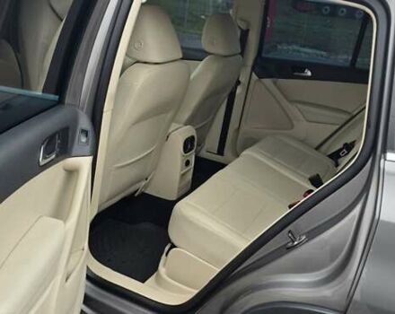 Сірий Фольксваген Тігуан, об'ємом двигуна 2 л та пробігом 191 тис. км за 9200 $, фото 24 на Automoto.ua