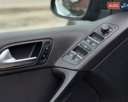 Серый Фольксваген Тигуан, объемом двигателя 2 л и пробегом 285 тыс. км за 10999 $, фото 22 на Automoto.ua