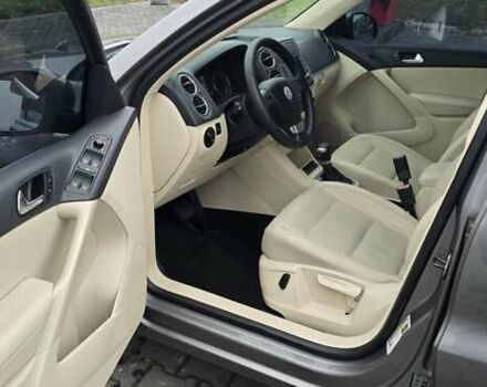 Серый Фольксваген Тигуан, объемом двигателя 2 л и пробегом 191 тыс. км за 9200 $, фото 21 на Automoto.ua