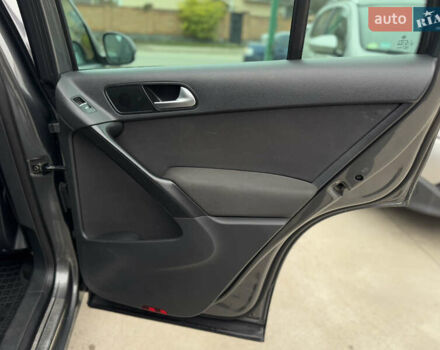 Серый Фольксваген Тигуан, объемом двигателя 2 л и пробегом 285 тыс. км за 10999 $, фото 28 на Automoto.ua