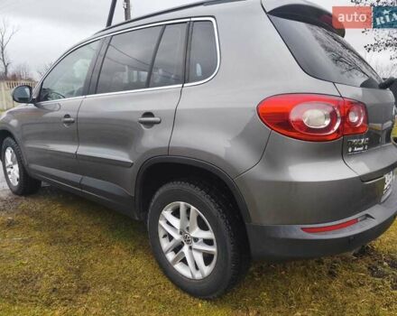 Сірий Фольксваген Тігуан, об'ємом двигуна 2 л та пробігом 115 тис. км за 11200 $, фото 30 на Automoto.ua