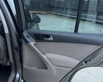 Серый Фольксваген Тигуан, объемом двигателя 1.98 л и пробегом 240 тыс. км за 11500 $, фото 15 на Automoto.ua